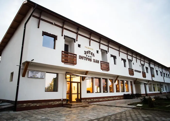 ホテル семеен петров 3*